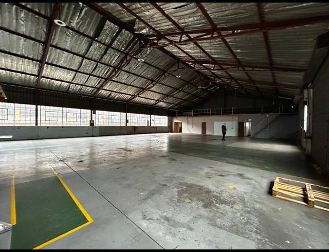 600M² WAREHOUSE TO LET IN WYNBERG
